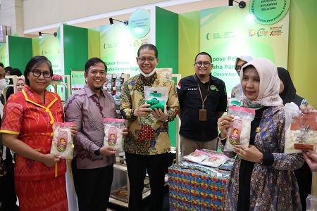 Pemkot Makassar Raih Penghargaan Keamanan Pangan Terbaik dari Bapanas