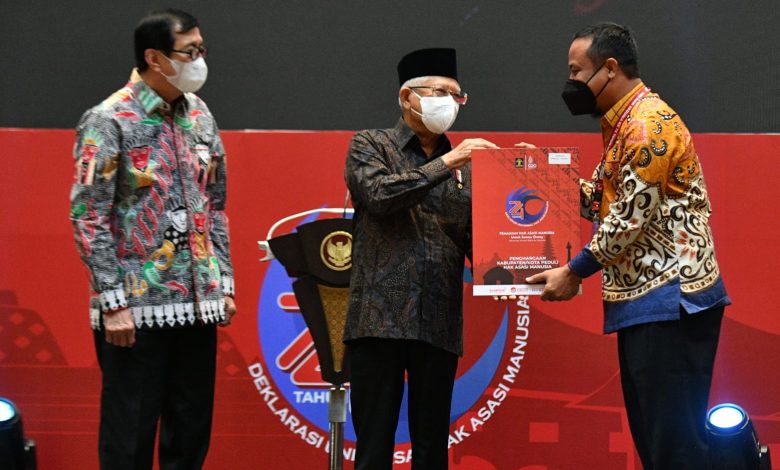 Wapres Serahkan Penghargaan kepada Gubernur Andi Sudirman Sebagai Pembina Kabupaten/Kota Peduli HAM
