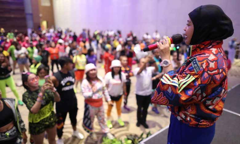Fatmawati Rusdi Buka Senam Zumba Party Tour Asian Brother Twinz 2022 Kota Makassar