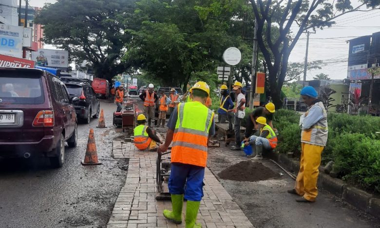 Bahayakan Pengendara, Dinas PUTR Sulsel Lakukan Penanganan Darurat Jalan Hertasning