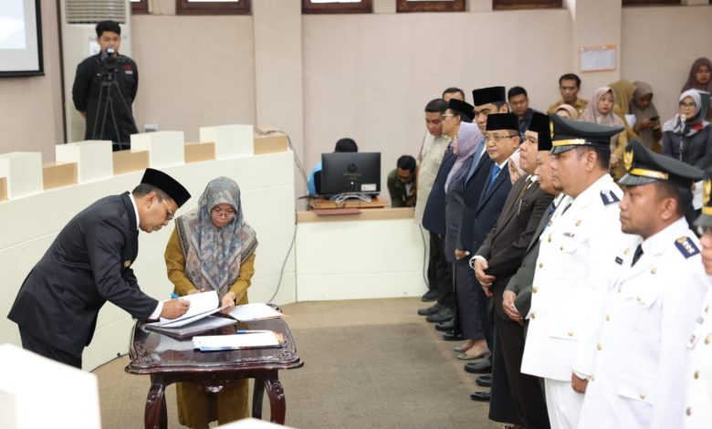 53 Pejabat Pemkot Makassar Dilantik, Danny Harap Bekerja Baik