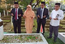 Hargai Jasa Pahlawan, Kemenag Sulsel Gelar Upacara Tabur Bunga di TMP Panaikang Makassar