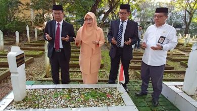 Hargai Jasa Pahlawan, Kemenag Sulsel Gelar Upacara Tabur Bunga di TMP Panaikang Makassar