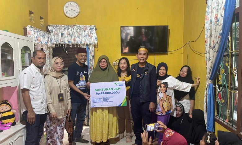 Ketua DPRD Rudianto Lallo Bersama BPJS Ketenagakerjaan Serahkan Santunan JKM