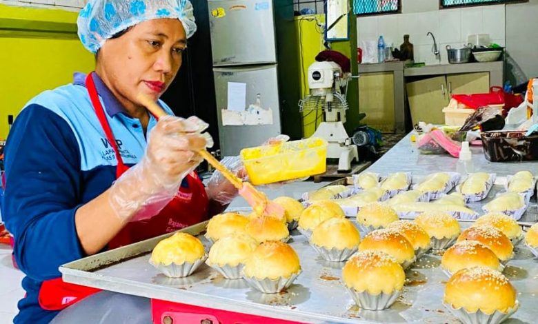 Latih Keterampilan, Lapas Perempuan Sungguminasa Ajari WBP Buat Roti