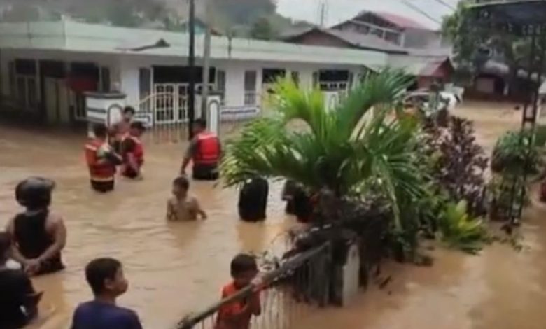 Banjir dan tanah Longsor Kota Manado, Sulawesi Utara, Jumat (17/01/2023).