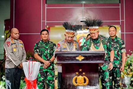Kapolri Resmikan Markas Polda Papua Rp206 Miliar Didampingi Panglima TNI