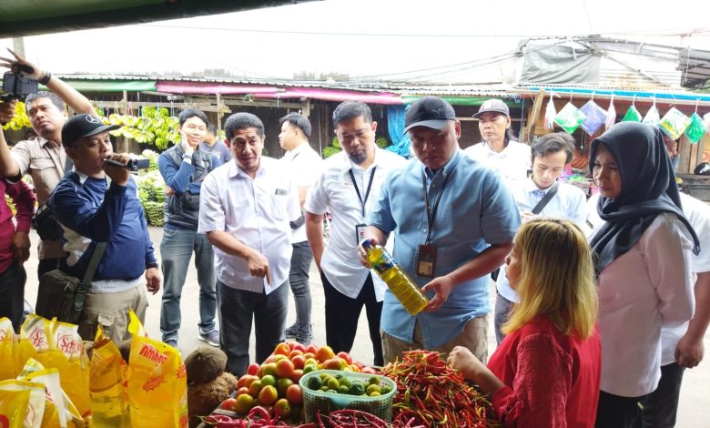 Sidak Pasar di Makassar, KPPU dan Disdag Sulsel Pastikan Bahan Pokok Masyarakat Aman