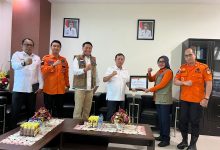 BNPB Serahkan Rp 350 Juta Dana Siap Pakai ke Pemkot Makassar