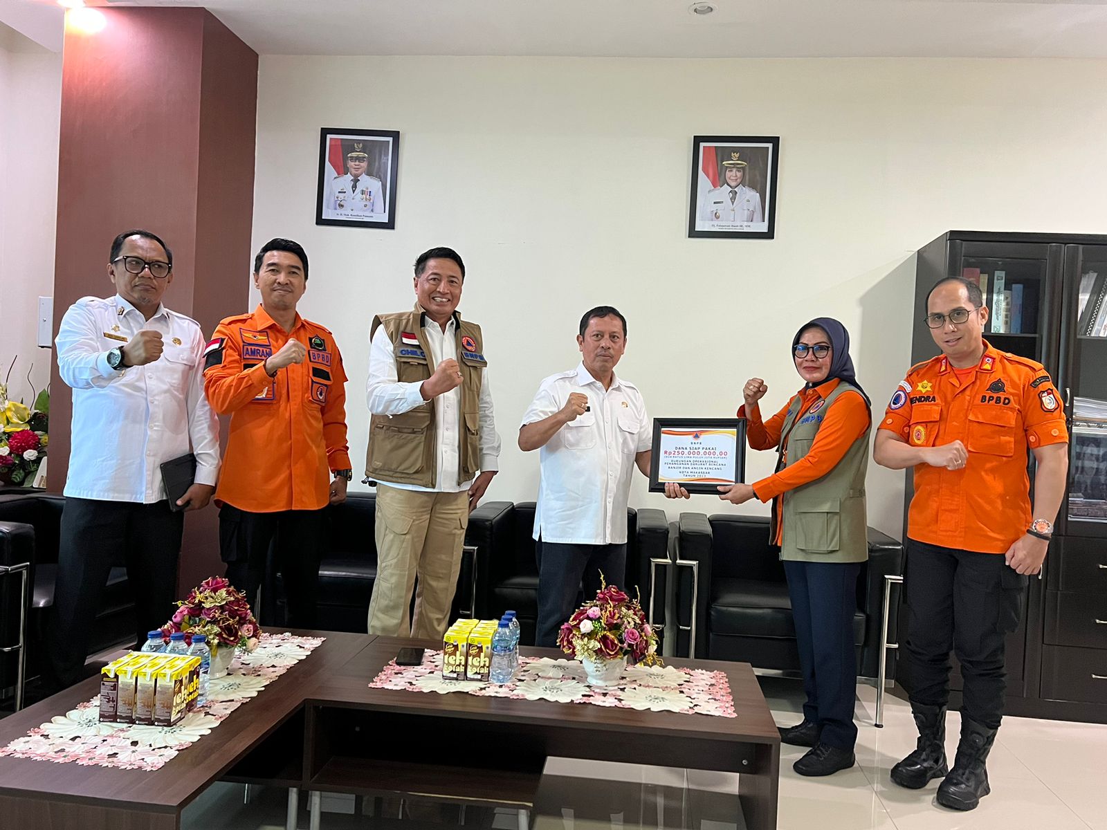 BNPB Serahkan Rp 350 Juta Dana Siap Pakai ke Pemkot Makassar