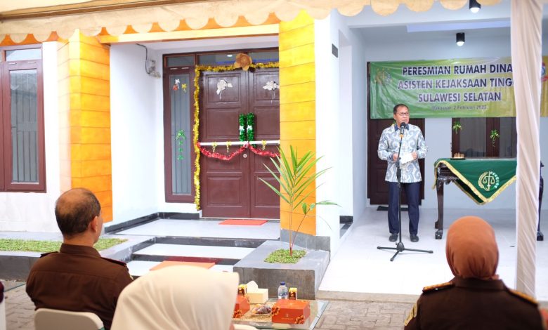 Bersama Kajati Sulsel, Danny Resmikan Empat Unit Rumdis Asisten Kejati Sulsel
