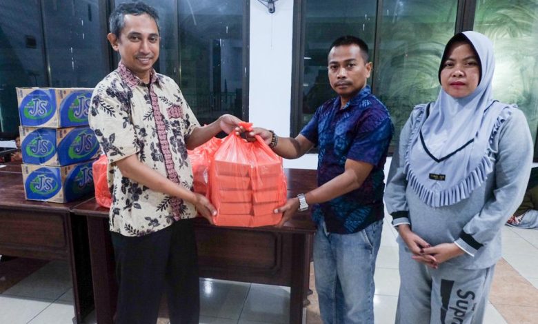 Diskominfo Makassar Salurkan 260 Paket Makanan