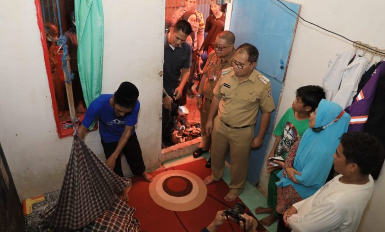 Sambangi Rumah Duka Korban Tenggelam, Danny Sampaikan Rasa Duka yang Mendalam