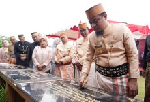 Gubernur Sulawesi Selatan, Andi Sudirman Sulaiman meresmikan TPI Beba yang berlokasi di Kecamatan Galesong Utara, Kabupaten Takalar.