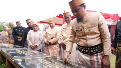 Gubernur Sulawesi Selatan, Andi Sudirman Sulaiman meresmikan TPI Beba yang berlokasi di Kecamatan Galesong Utara, Kabupaten Takalar.