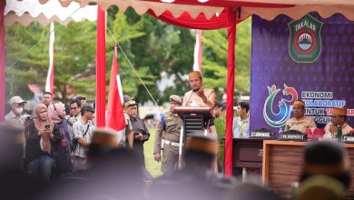 Gubernur Sulsel Salurkan Rp 1,6 M Warga Terdampak Bencan di Takalar