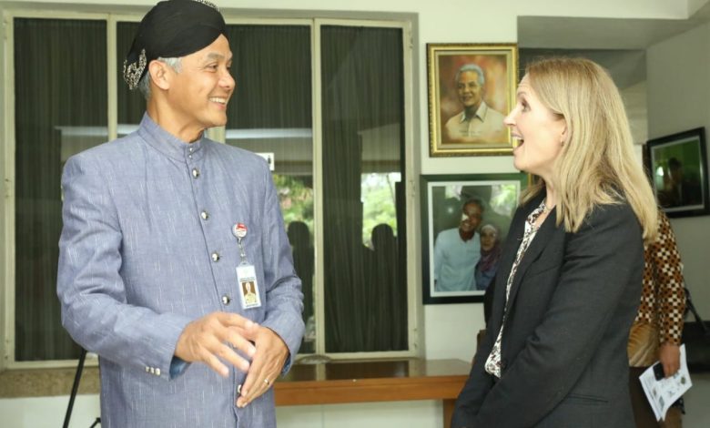 Duta Besar Norwegia untuk Indonesia, Rut Kruger Giverin menemui Gubernur Jawa Tengah Ganjar Pranowo di Rumah Dinas Puri Gedeh, Kamis (16/2/2023)