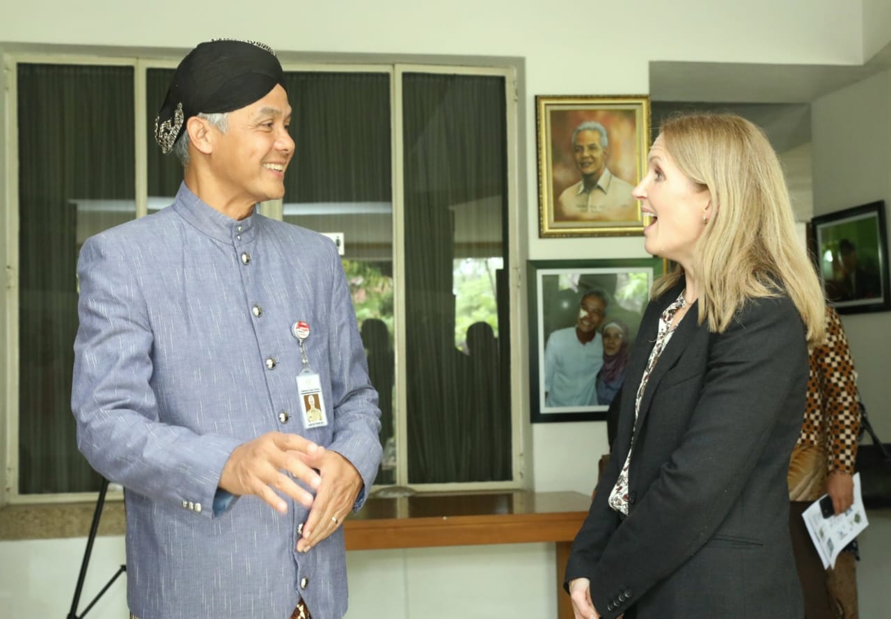 Duta Besar Norwegia untuk Indonesia, Rut Kruger Giverin menemui Gubernur Jawa Tengah Ganjar Pranowo di Rumah Dinas Puri Gedeh, Kamis (16/2/2023)