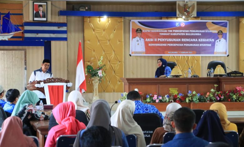 Wakil Bupati Bulukumba, Andi Edy Manaf, memimpin Rapat Koordinasi Tim Percepatan Penurunan Stunting (TPPS) tingkat Kabupaten Bulukumba, yang berlangsung di Ruang Pola Kantor Bupati, Jumat, 17 Februari 2023.