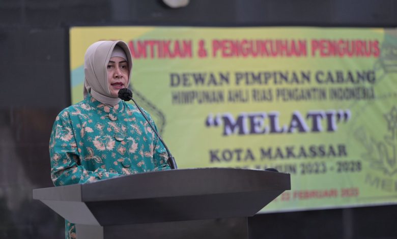Ketua TP PKK Kota Makassar, Indira Yusuf Ismail hadir dan mengukuhkan jajaran pengurus Dewan Pimpinan Cabang (DPC) Himpunan Ahli Rias Pengantin (HARPI) Melati Kota Makassar periode 2023-2028. Giat dilangsungkan di Baruga Anging Mammiri, Rabu (22/02/2023).