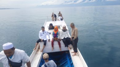 Wali Kota Hadi Serahkan Bantuan Kapal Lima Unit dan 63 Perahu ke Nelayan Pesisir Teluk Palu