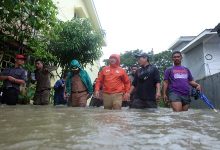 Danny Pomanto Bawa Bantuan Pengungsi Korban Banjir Makassar di Pattene