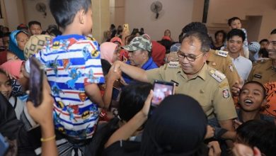 Wali Kota Danny Bersama Indomaret Salurkan Bantuan ke Pengungsi di Masjid Al Abrar Alauddin