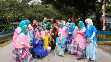 Emak-emak Pangkep, Nekat Adang Kendaraan Gubernur Sulsel
