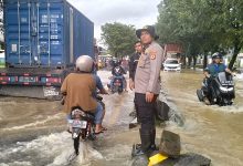 Bersama Tripika, Kapolsek Bungoro Dampingi Bupati Pangkep Kunjungi Warga Terdampak Banjir