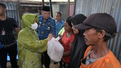 Ketua TP-PKK Makassar Salurkan 200 Paket Sembakko ke Pengungsi Banjir