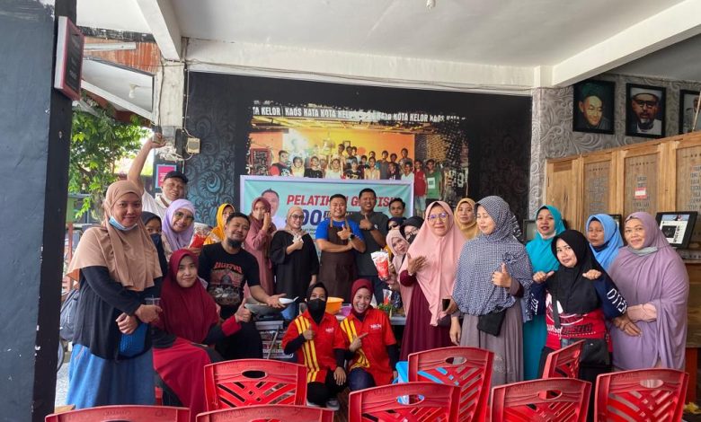 500 IRT Dilatih Bikin Ayam Geprek oleh Anggota Polri Secara Gratis