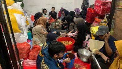 Dinas Sosial Makassar Siapkan 1.000 Paket Makanan Siap Saji Untuk Pengungsi Banjir