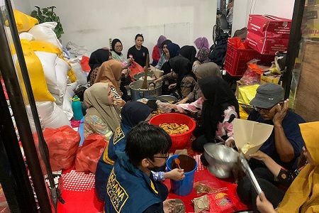 Dinas Sosial Makassar Siapkan 1.000 Paket Makanan Siap Saji Untuk Pengungsi Banjir
