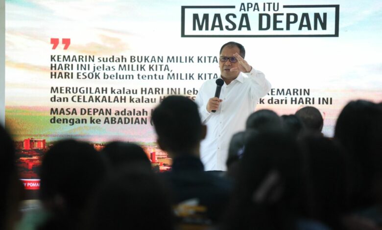 Danny Pomanto Bicara Kepimpinan Adaptif dengan Ratusan Mahasiswa UKI Toraja