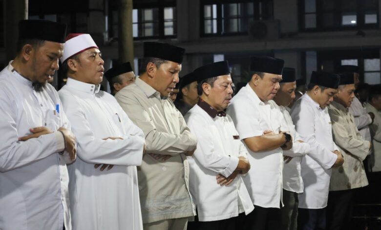 Danny Pomanto Salat Tarawih Berjamaah di Balai Kota Mari Kita Isi Bulan Puasa dengan Amalia Ramadan
