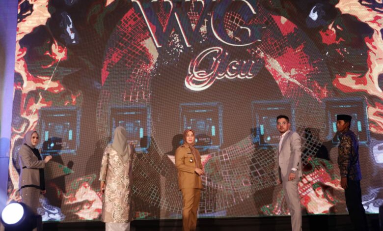 Fatmawati Rusdi Launching Produk Kecantikan Wawan Glow Cromosom