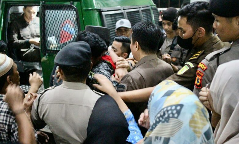 Kejari Bone Tahan Direktur PDAM Bersama 12 Orang Kasus Pemalsuan Ijazah