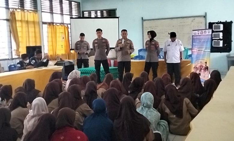 Kapolsek Bungoro Beri Sosialisasi Terkait Penerimaan Polri Tahun 2023 Di Sekolah