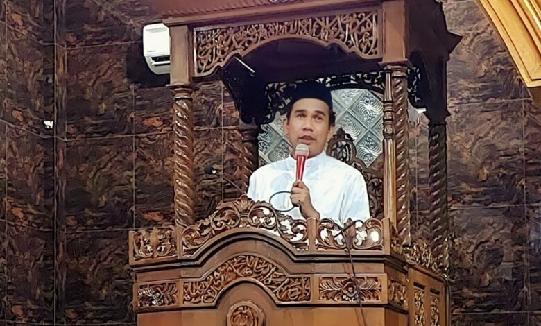 Tarawih Pertama Bersama Warga Lakkang, Rudianto Lallo Minta Orang Tua Perhatikan Pendidikan Anak