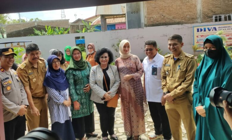 Polsek Bungoro Gelar Pengamanan Kunjungan Pembina Ikawati Kementrian ATRBPN Ibu Nanny Hadi Tjahjanto di Bungoro