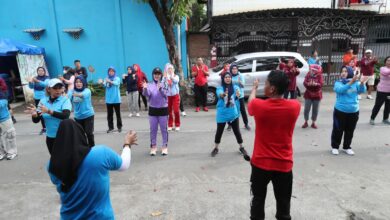 Sabtu Sehat, Fatmawati Rusdi Senam Bersama Staf Kelurahan Malimongan Baru
