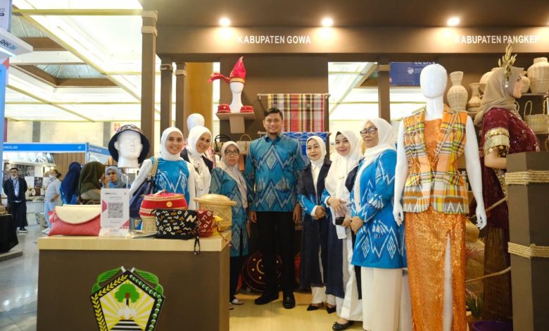 Ketua Dekranasda Kabupaten Gowa, Priska Paramita Adnan saat hadir mendampingi Bupati Gowa, Adnan Purichta Ichsan pada Opening Ceremony Inacraft 2023 di Jakarta Convention Center (JCC), Rabu (1/3).