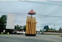 Tugu Lalambate Tarantajo Ikon Budaya Wotu Jadi Penyangga Kabel, tepatnya di Desa Lampenai, Kecamatan Wotu, Kabupaten Luwu Timur, Sulawesi Selatan.