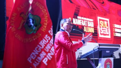 Ketua Ikatan Keluarga Alumni (IKA) Universitas Hasanuddin (Unhas) Sulawesi Selatan (Sulsel) Moh Ramdhan Pomanto resmi melantik pengurus IKA Unhas Kabupaten Pinrang periode 2022-2026.