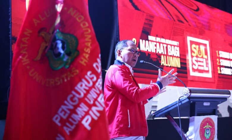 Ketua Ikatan Keluarga Alumni (IKA) Universitas Hasanuddin (Unhas) Sulawesi Selatan (Sulsel) Moh Ramdhan Pomanto resmi melantik pengurus IKA Unhas Kabupaten Pinrang periode 2022-2026.