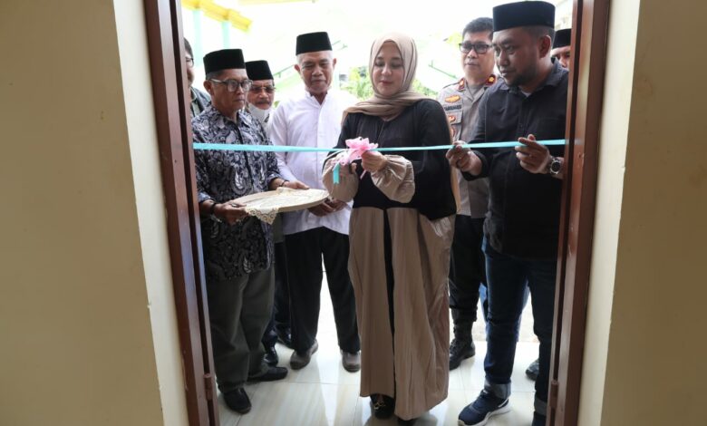Fatmawati Rusdi resmikan Menara Masjid Darun Na'im, Kelurahan Manggala, Kecamatan Manggala, Sabtu (18/03/2023).