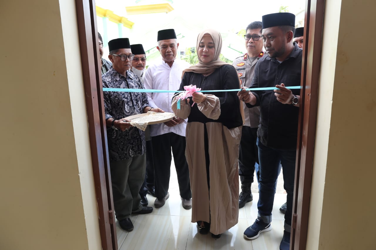 Fatmawati Rusdi resmikan Menara Masjid Darun Na'im, Kelurahan Manggala, Kecamatan Manggala, Sabtu (18/03/2023).