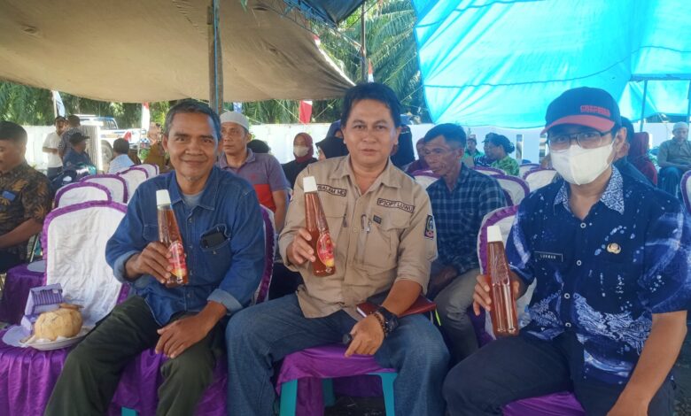 Asrul ikut pamerkan penemuannya pada kegiatan Jambore Pertanian Tingkat Provinsi Sulsel di Kabupaten Bone
