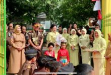 Kepala Kejaksaan Tinggi Sulawesi Selatan, Leonard Eben Ezer Simanjuntak melakukan kunjungan kerja di Kejaksaan Negeri Bone, Senin 20 Maret 2023.
