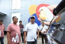 Wali Kota Makassar, Moh Ramdhan Pomanto mendoakan peternakan ayam modern "Mappaseling Farm" milik Farouk M Betta